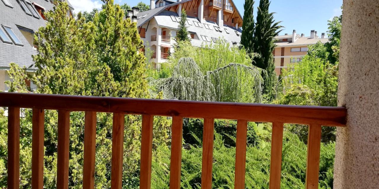 Acogedor Apartamento Con Piscina Compartida Y Opcion A Parking Jaca Buitenkant foto